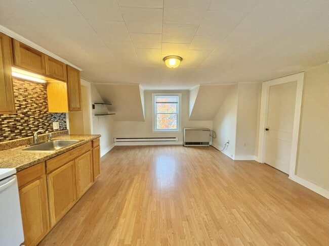 Photo - 47 Garrison St