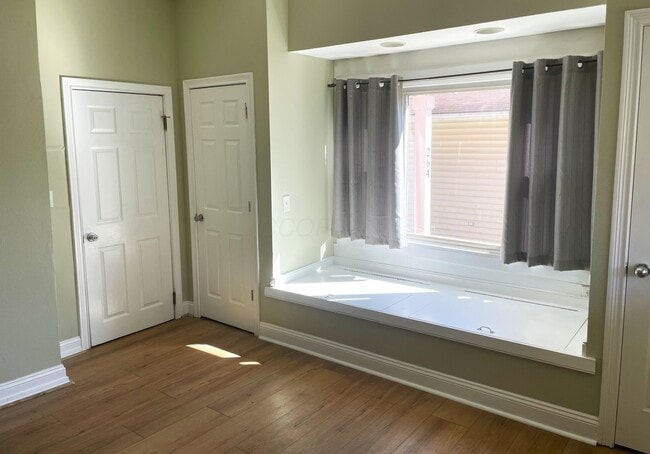 Photo - 264 W 8th St