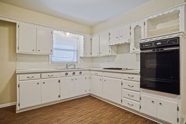Photo - 4425 NW 31st St