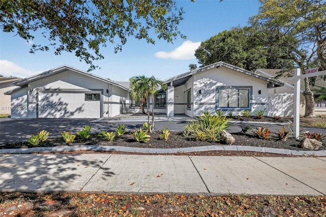 Building Photo - 20615 NE 9th Ct