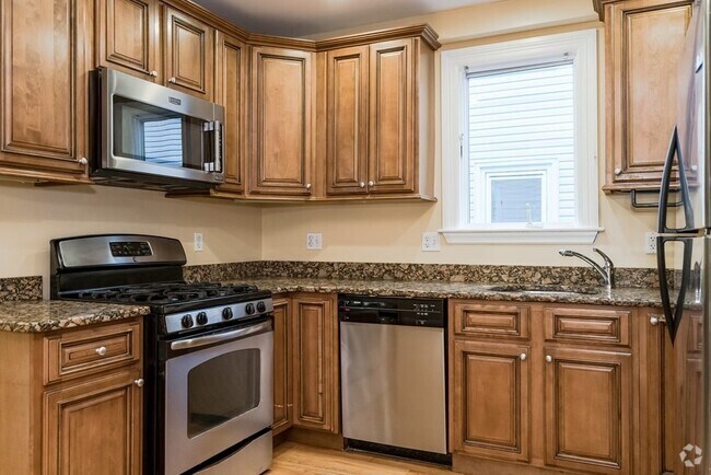 Building Photo - 164 Boylston St Unit 3 Rental
