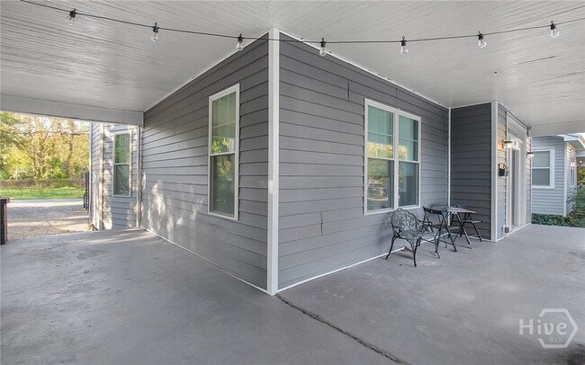 Photo - 721 E 36th St