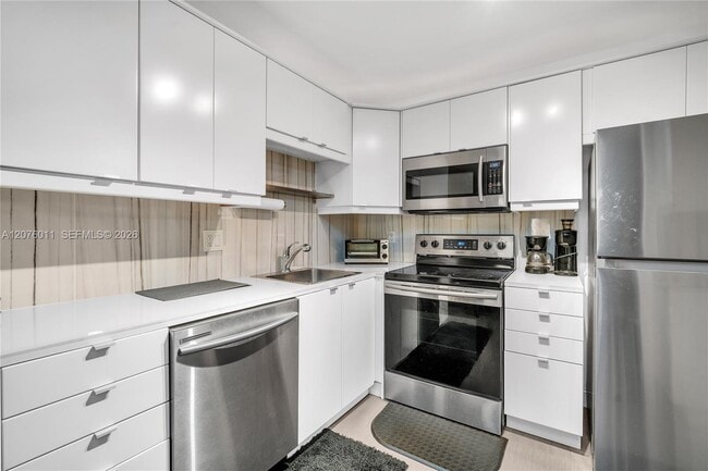 Building Photo - 257 S Cypress Rd Unit 416