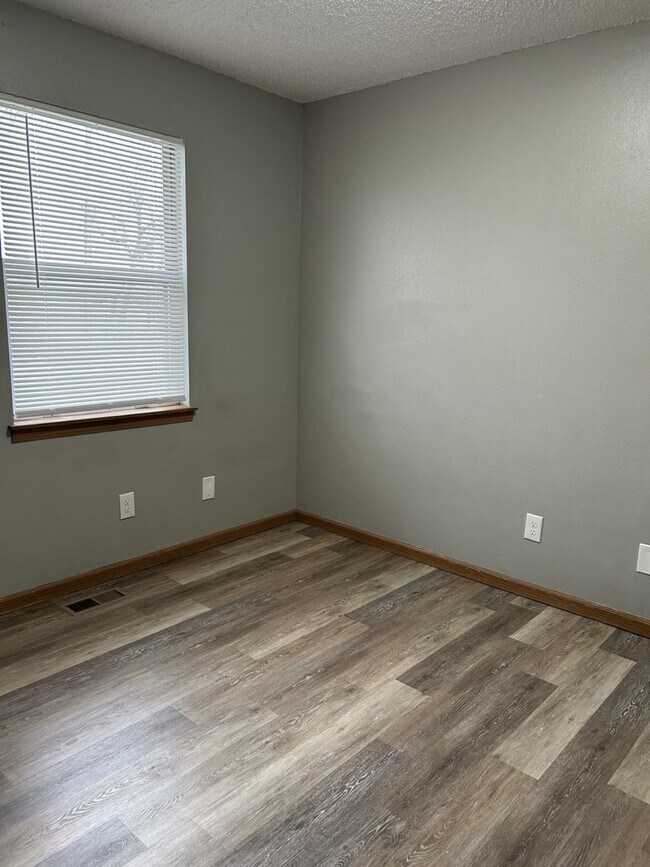 Photo - 812 E Jackson St Unit 812 E Jackson Apt. B