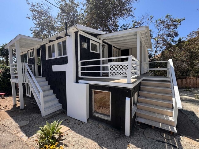 Building Photo - 3927 Las Flores Canyon Rd Unit 1