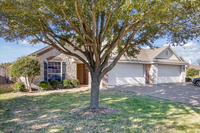 3BR / 2BA Duplex in Hewitt, Texas | Midway... - 3BR / 2BA Duplex in Hewitt, Texas | Midway... House