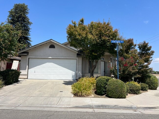 Photo - 995 Vineyard Way