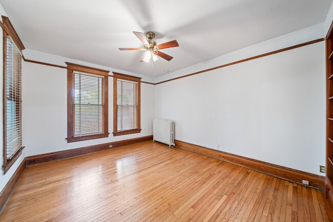 Photo - 831 Hamlin St