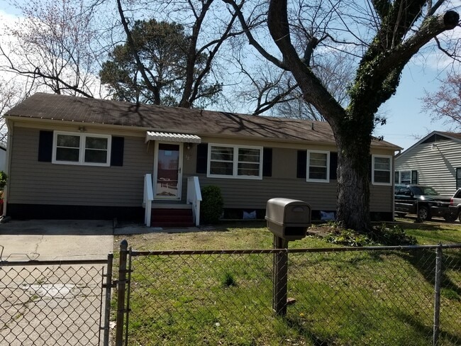 Building Photo - 12 Clemwood Pkwy