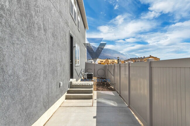 Photo - 9737 Featherstone Dr