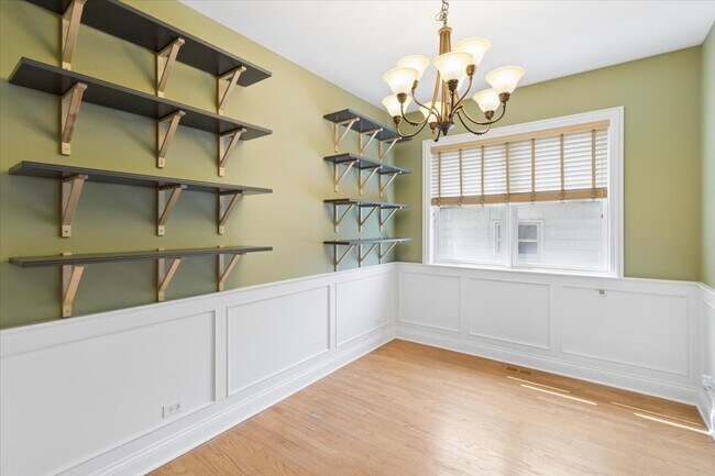 7246 N Oakley Ave Unit 1S