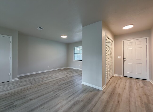 Photo - 3245 Whitney Dr W