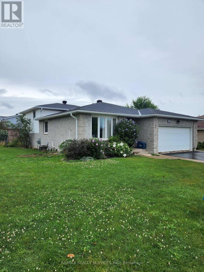 Photo - 464 Thorndale Dr