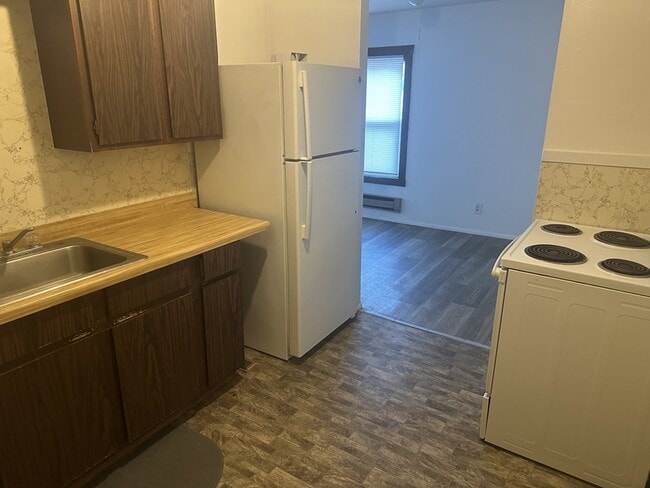 Building Photo - 145 E Main St Rental