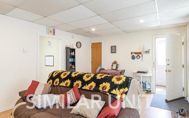 Photo - 6 Old North Main St