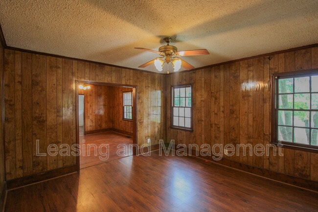 Photo - 211 W Poplar St Unit A