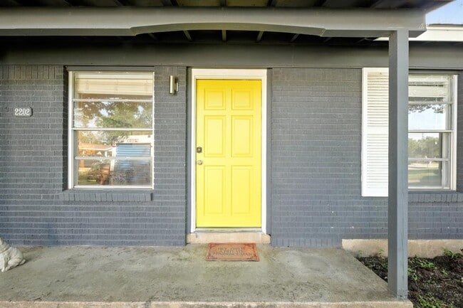 Photo - 2202 Towbridge Cir