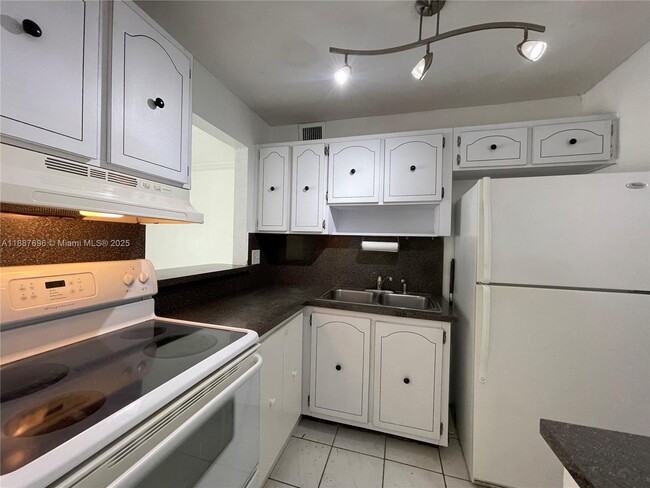 Photo - 10361 N Kendall Dr Unit B4