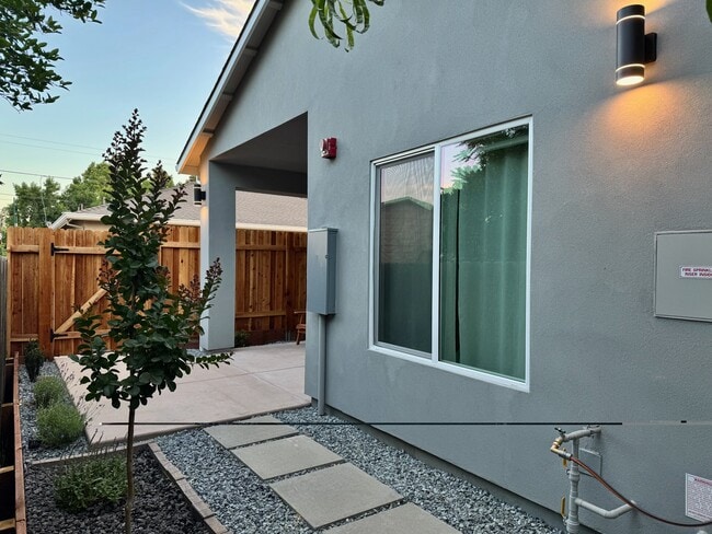 Photo - 711 N Hobson Ave