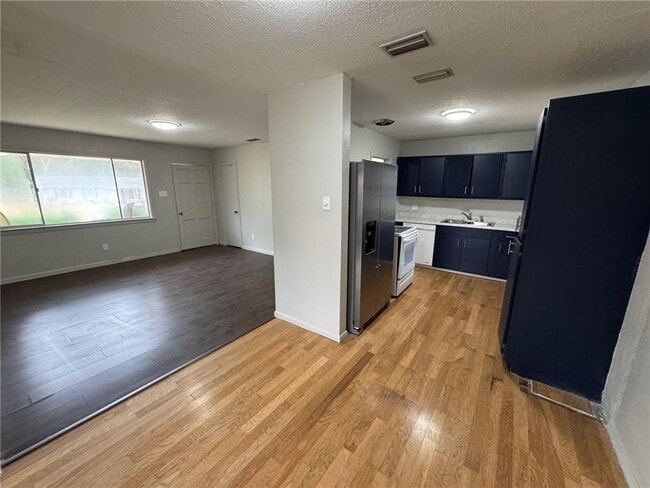 Photo - 4734 Clarendon Dr