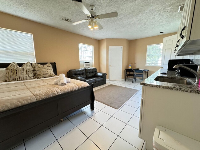 Building Photo - 7326 Lake Floy Cir Unit ID1248411P Rental