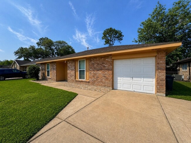 Photo - 506 Avondale Ln