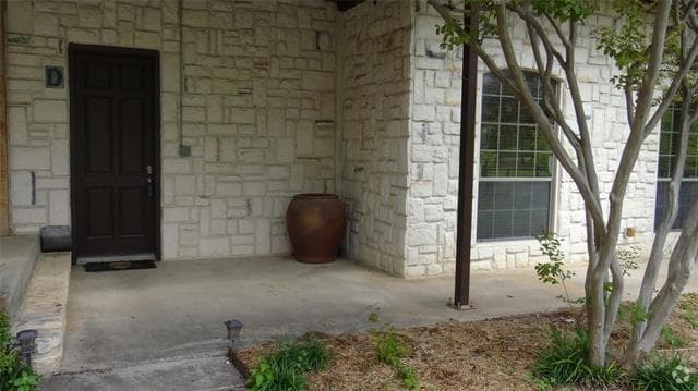 Building Photo - 5551 Woodland Hill Rental