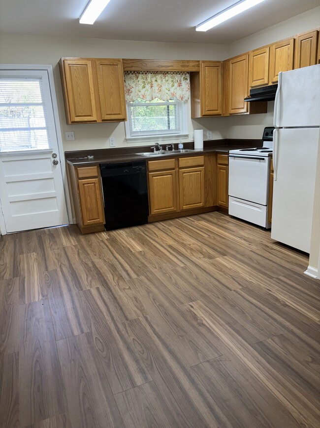 Photo - 8686 Bowden St