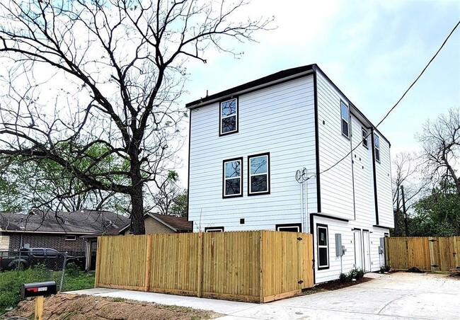 Photo - 7954 Nashville St Unit 7954 Nashville St Houston