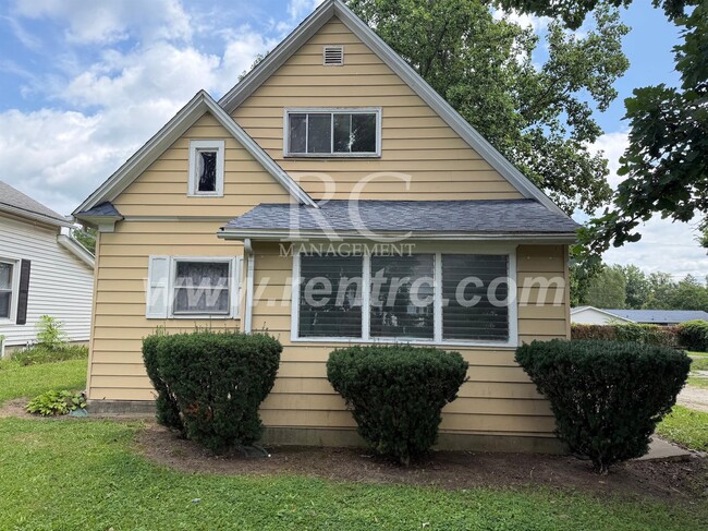 Building Photo - 1323 Grant-