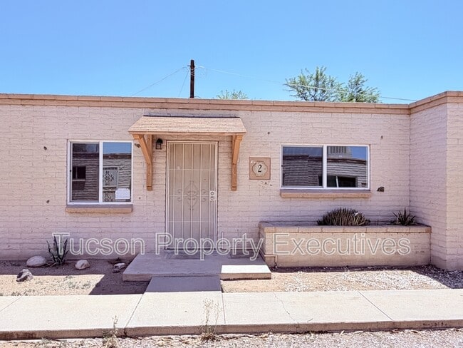 Building Photo - 319 E Blacklidge Dr