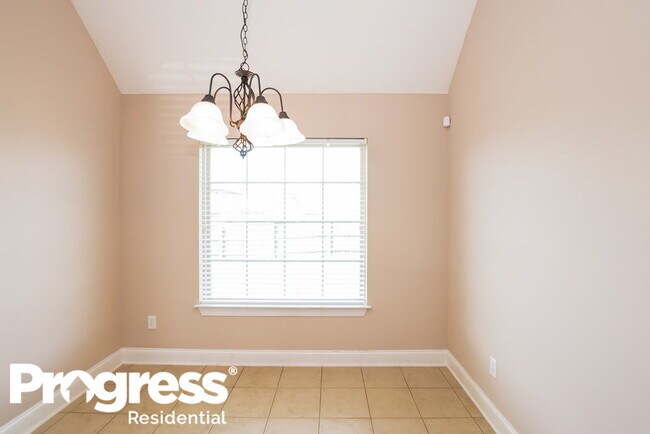 Photo - 5663 Bedford Loop W