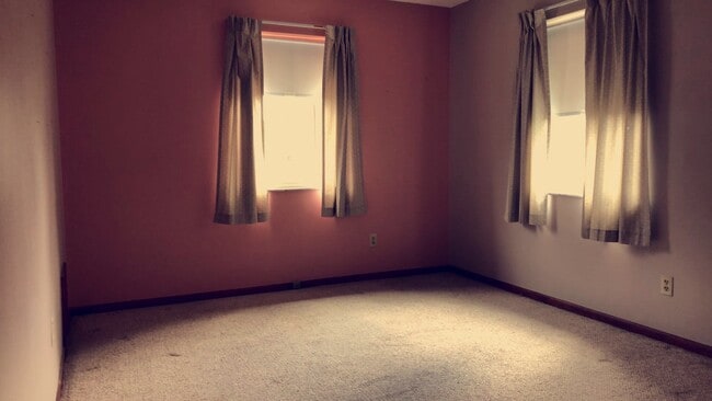 Building Photo - 1121 Davis Ave Unit 1121 Davis Avenue 2nd fl Rental