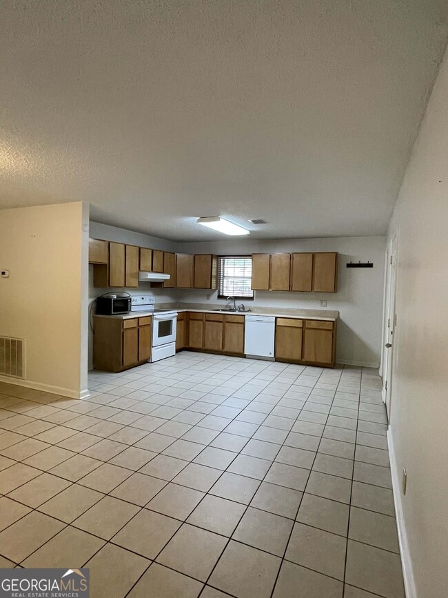 Photo - 205 Merlin Dr