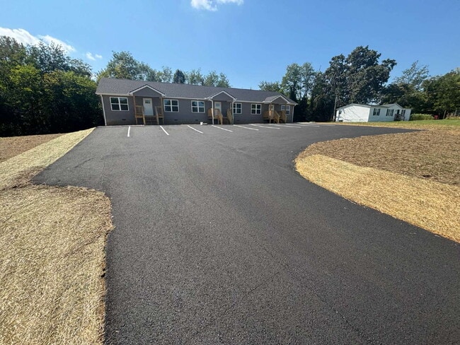 697 Whiteaker Springs Rd