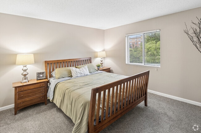 2BR, 1BA - 1,000SF - Bedroom
