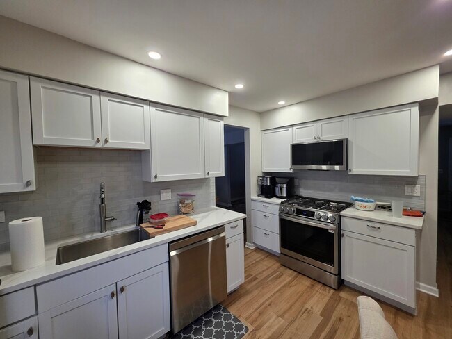 Photo - 713 Old Post Rd