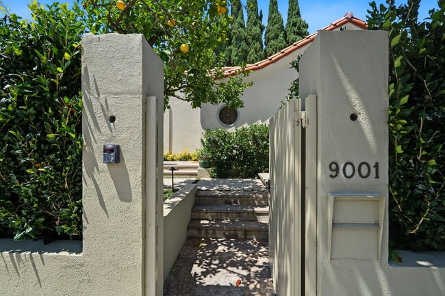 Photo - 9001 Rosewood Ave