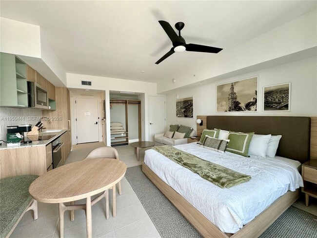 Photo - 159 NE 6th St Unidad 2810