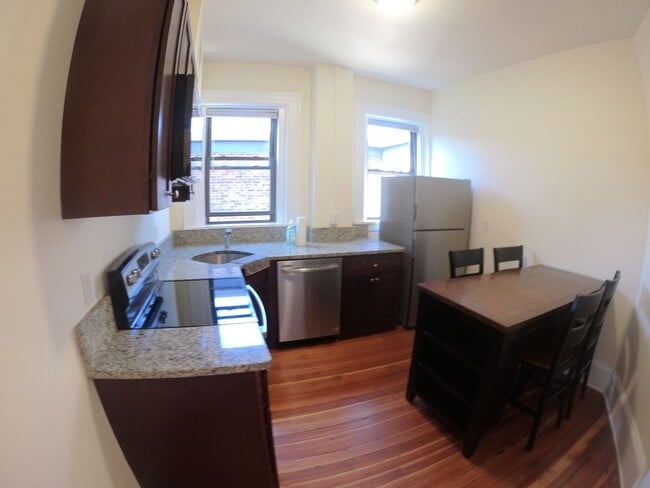 NO FEE!! CENTRAL AIR! NICELY RENOVATED BROOKLINE 2 BED AVAIL 9/1 - NO FEE!! CENTRAL AIR! NICELY RENOVATED BROOKLINE 2 BED AVAIL 9/1