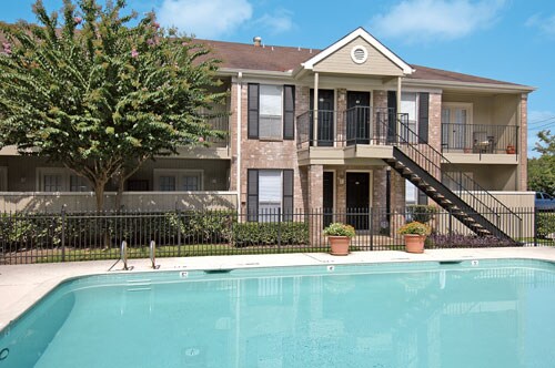 Pool Area - Hunters Point