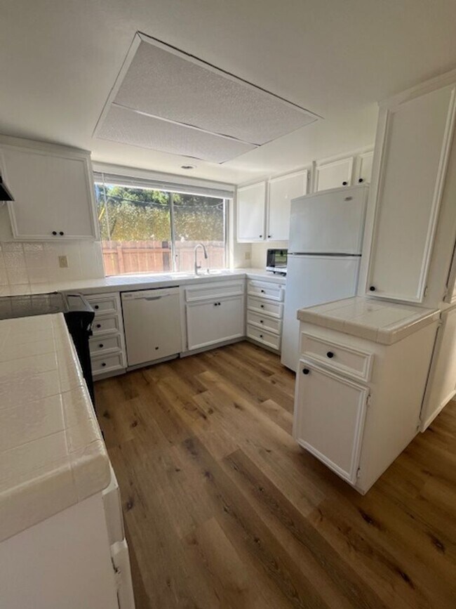 Photo - 1728 Royal Ct