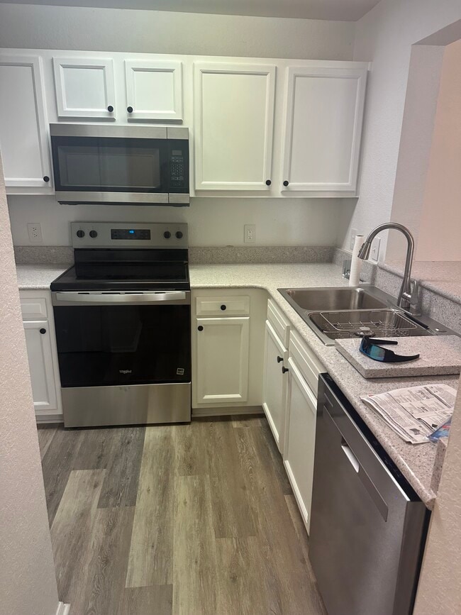 Building Photo - 3705 SW 27th St Unit 711