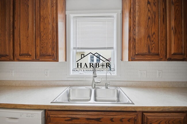 Photo - 401 3rd Ave SW