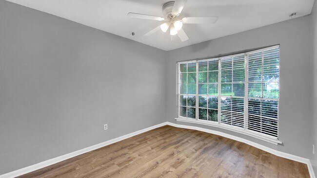 Photo - 1103 Glade St