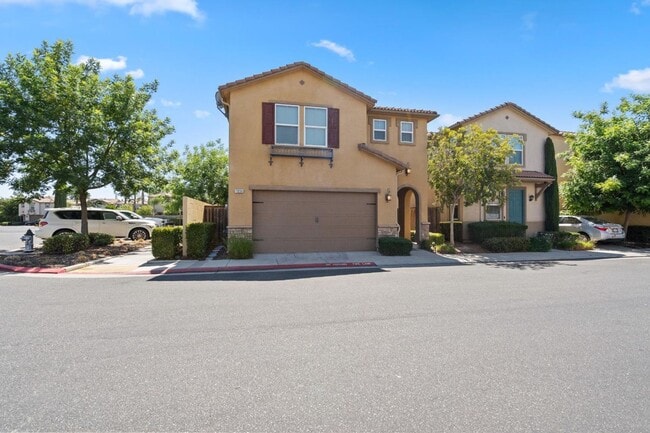 Building Photo - Newly Built 4/2.5 in Northwest Fresno Gate... Rental