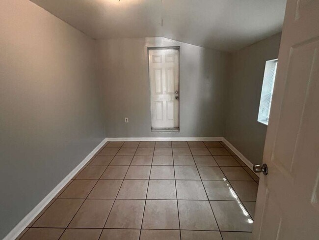 Photo - Charming Tampa Home in Quiet Neighborhood ...