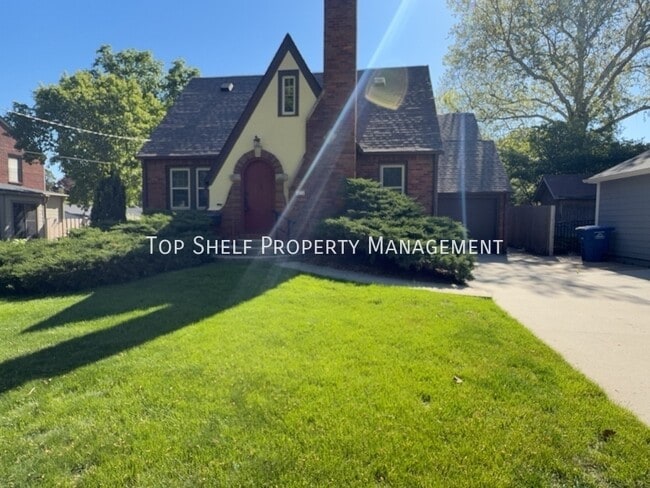 Building Photo - 3215 44th St