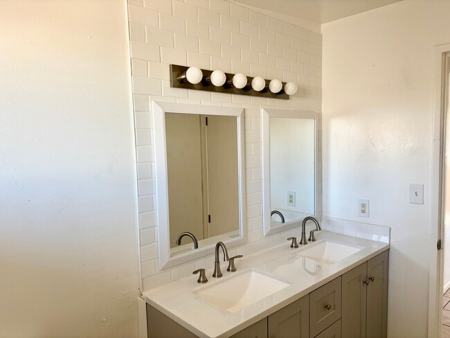 Photo - 2818 N Fontana Ave Unit 2818 N Fontana Ave