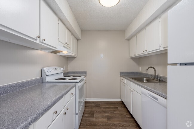 3BR, 2BA - 1,205SF - Kitchen
